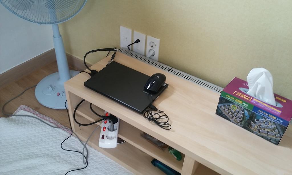 Oxbloodk Hostel Gwangju Metropolitan City Bagian luar foto