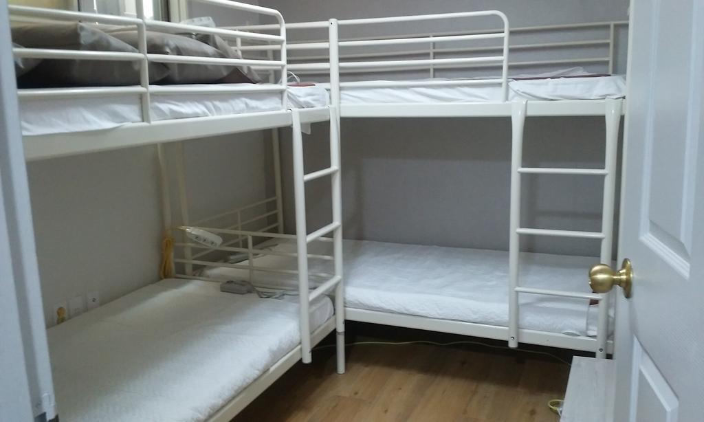 Oxbloodk Hostel Gwangju Metropolitan City Bagian luar foto