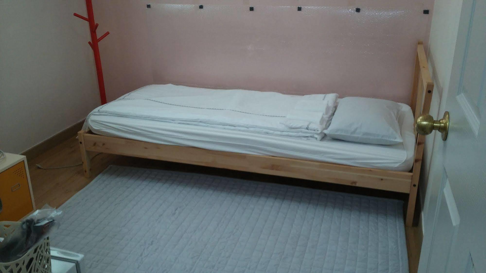 Oxbloodk Hostel Gwangju Metropolitan City Bagian luar foto