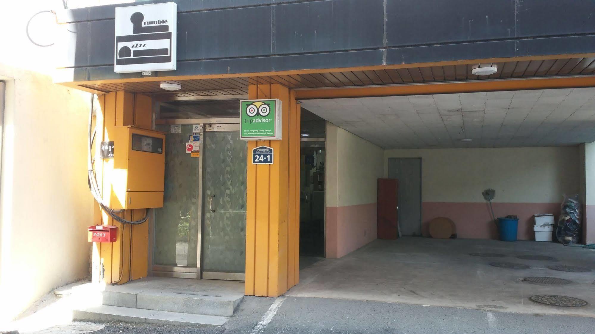 Oxbloodk Hostel Gwangju Metropolitan City Bagian luar foto