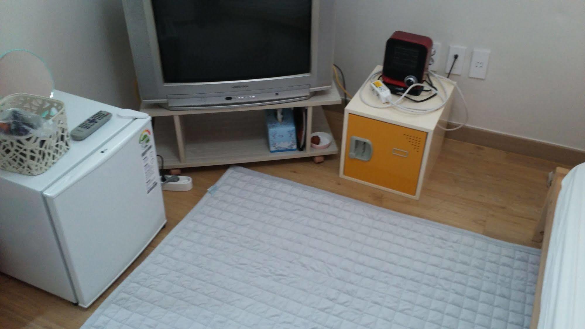 Oxbloodk Hostel Gwangju Metropolitan City Bagian luar foto