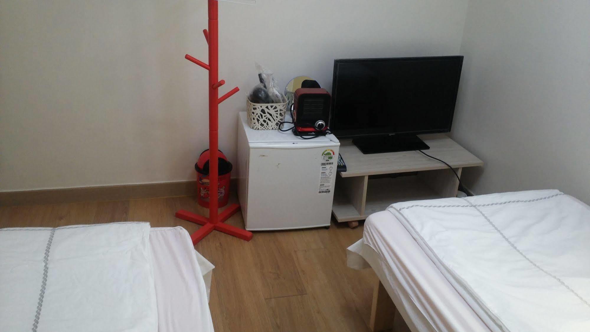 Oxbloodk Hostel Gwangju Metropolitan City Bagian luar foto
