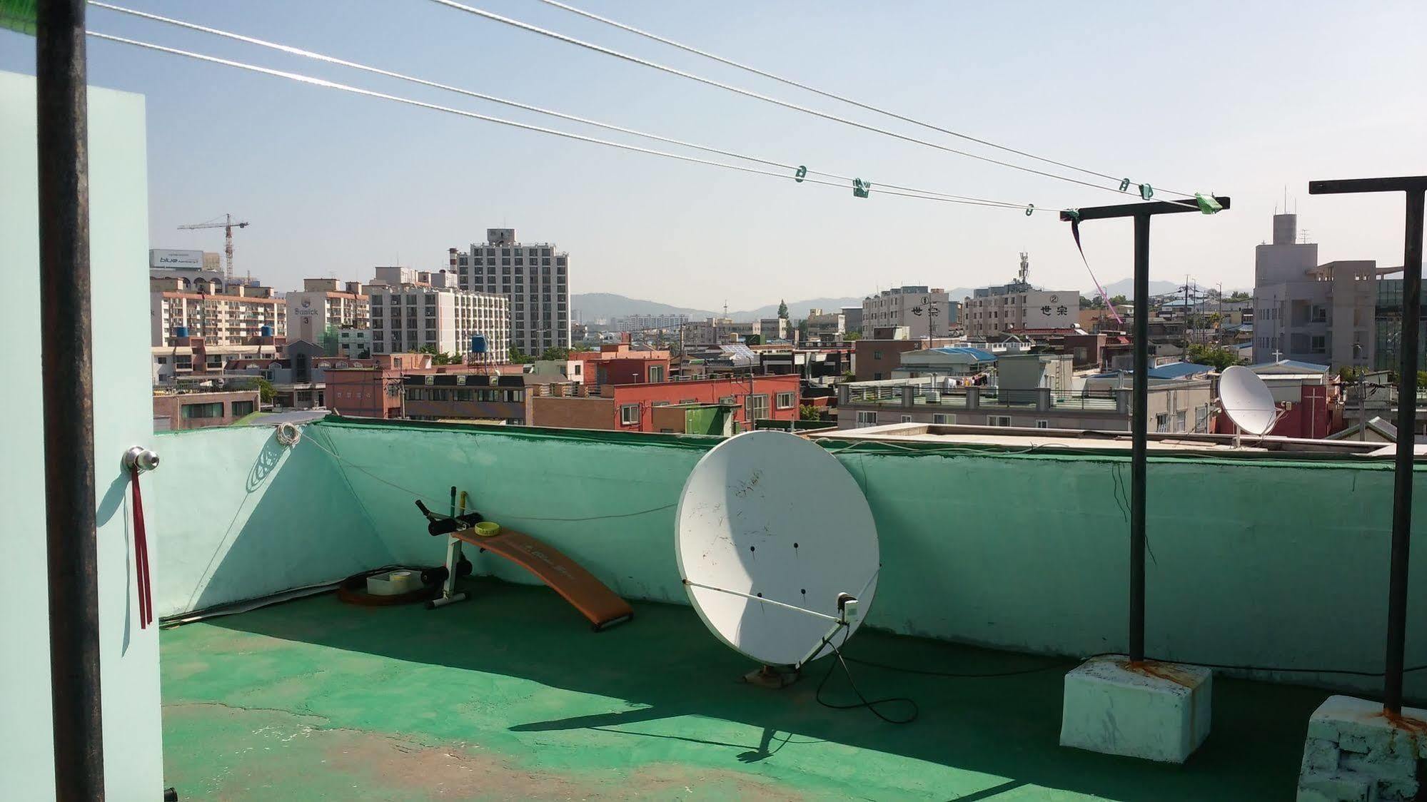 Oxbloodk Hostel Gwangju Metropolitan City Bagian luar foto